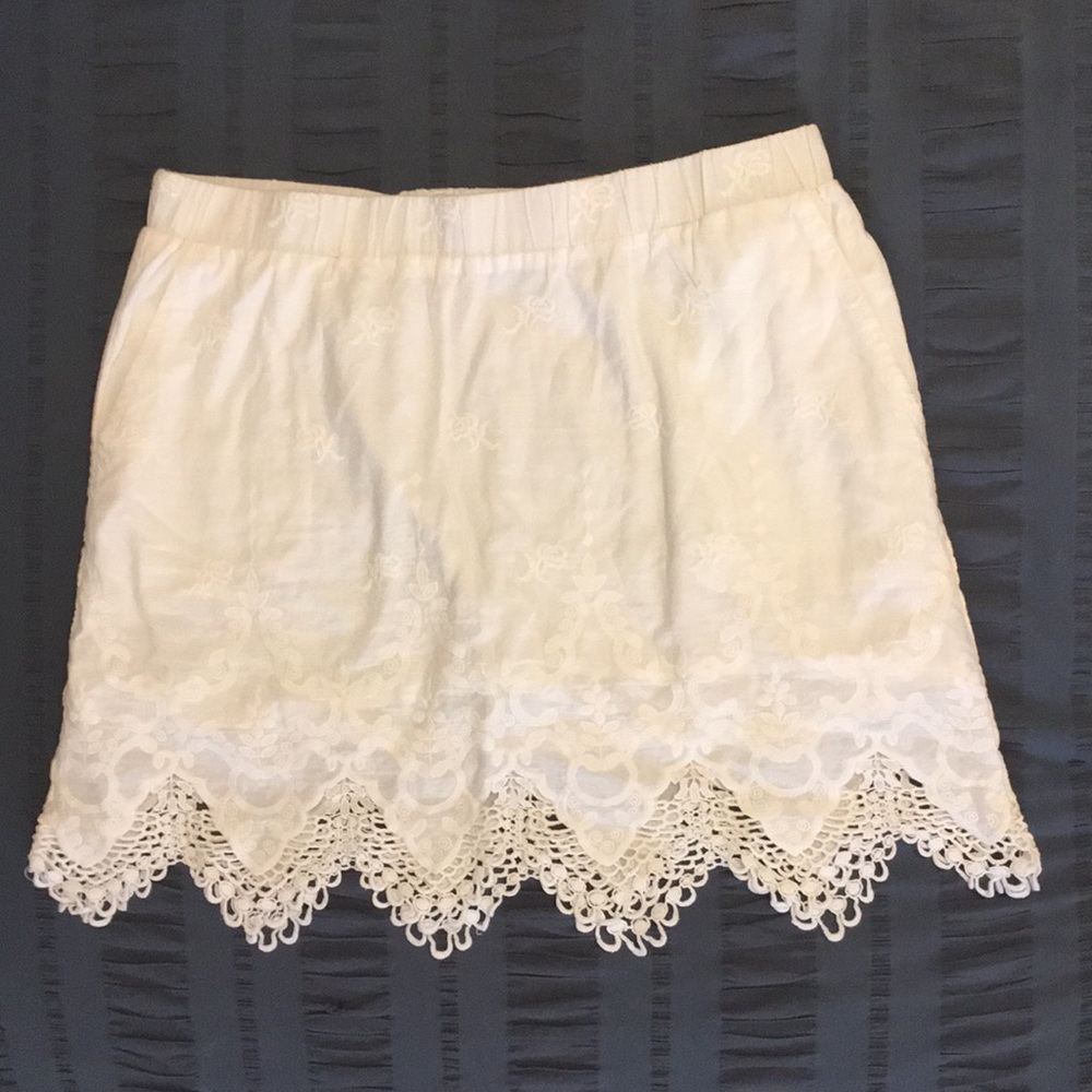 Hinge Embroidered White Skirt